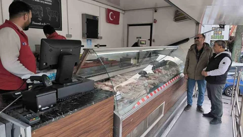 Antalya'da Halk Et Mobil Tırı'na İlgi Yoğun
