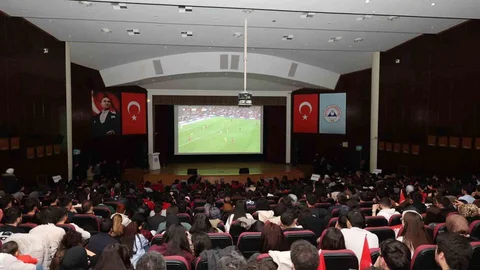 A Milli Maç Kayseri'de Dev Ekranda İzlenildi