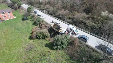 Arnavutköy'de Hafriyat Kamyonu Uçtu