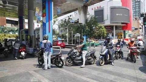 Tayland'da Akaryakıt Krizi Başladı