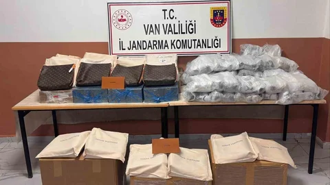 Başkale'de 3 Milyonluk Kaçak Eşya Yakalandı