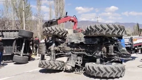 Tokat'ta Traktör Devrildi