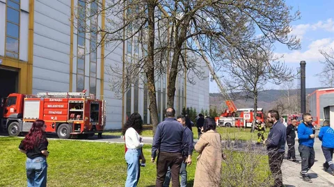 Düzce'de Kauçuk Fabrikasında Yangın