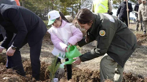 Gümüşhane'de Fidanlar Toprakla Buluştu