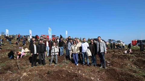 İyilik Kulübü Fidan Dikimiyle Yeşil Vatan'a Katkı Sağladı