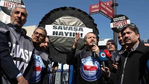 Memur-Sen, Ankara'da Çelenk Bıraktı