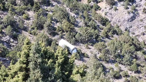 Kemaliye'de Kamyon Uçuruma Düştü