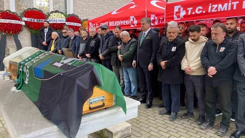 İzmit'te Silahlı Saldırı Sonrası Hayatını Kaybedenler Toprağa Verildi