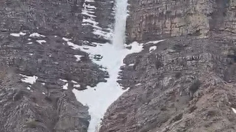 Kemaliye'de Kar Şelalesi Görüntüleri Çekildi