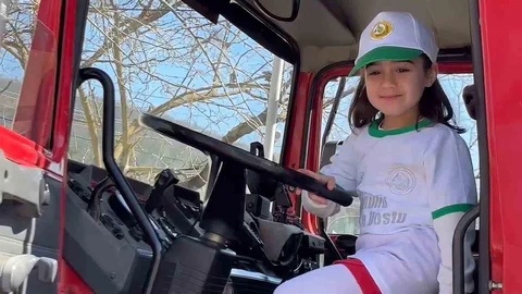Minik Öğrenciler İtfaiye Aracına Bindiler