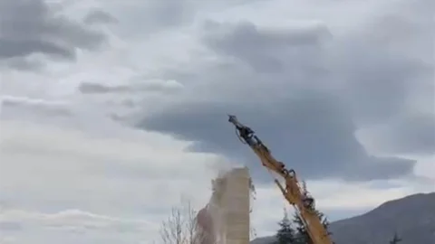 Elazığ'da Camii Minaresi Yıkıldı