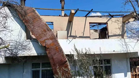 Bolu'da 2 Katlı Ev Yandı