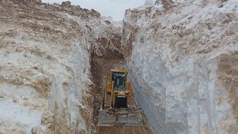 Yüksekova'da Kar Tünelleri Açıldı