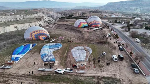 Kapadokya'da Sıcak Hava Balonlarına Rüzgar Engeli