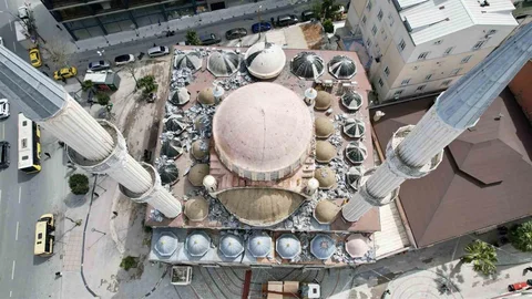 Arnavutköy'de Merkez Camii Yıkılıyor