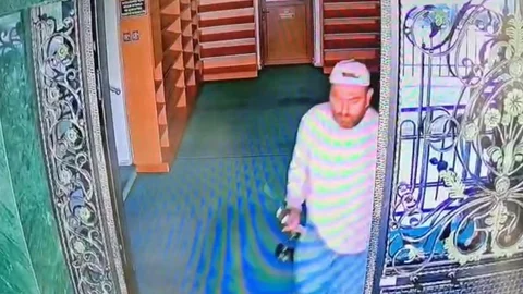 Oltalı Hırsız Bursa'da Camiden Mikrofon Çaldı