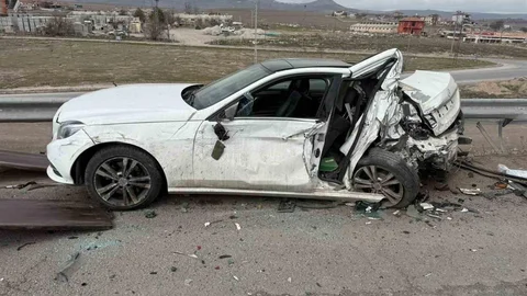 Kayseri'de Tır Kazası Sonucu Yaralı Var