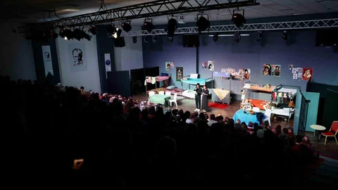 Didim'de Tiyatro Oyunu Büyük İlgi Gördü