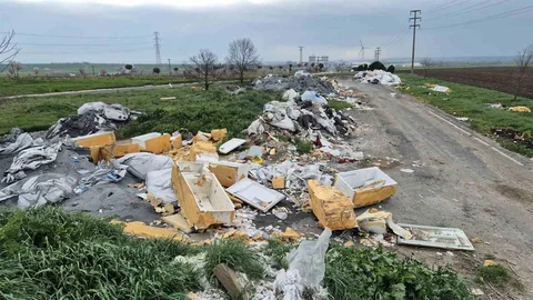 Tekirdağ'da Kamyonlarla Atık Döküldü