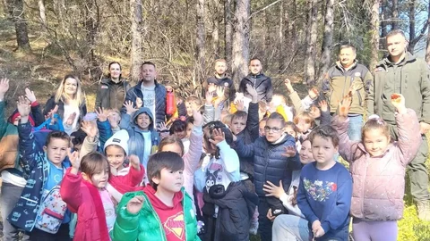 Edremit'te Öğrenciler Fidan Dikti