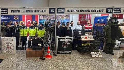 İpekyolu Kariyer Fuarı’nda Jandarma Standı İlgi Gördü