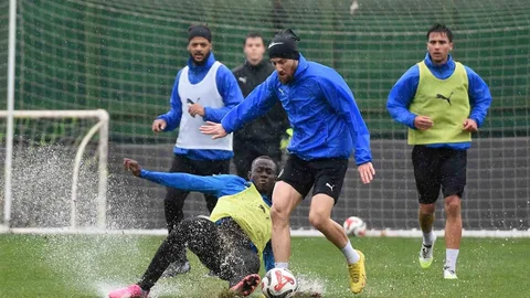 Manisa FK, Adana Demirspor Maçına Hazırlanıyor
