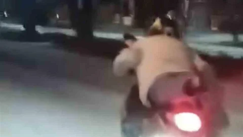 Elazığ'da Motosiklet Sürücüsünün Tehlikeli Anları