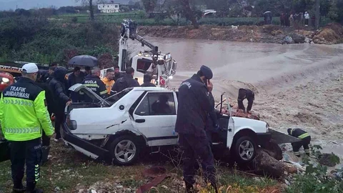 Milas'ta Akarsuya Düşen Araçta Bir Kişi Hayatını Kaybetti