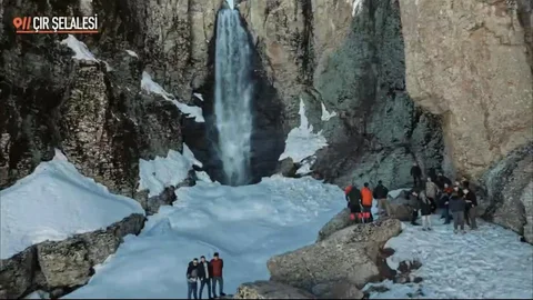 Çır Şelalesi Ziyaretçi Akınına Uğradı