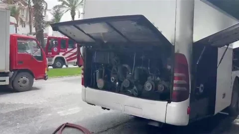 Park Halindeki Otobüste Yangın Çıktı