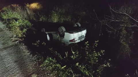 Antalya'da Otomobil Sulama Kanalına Uçtu