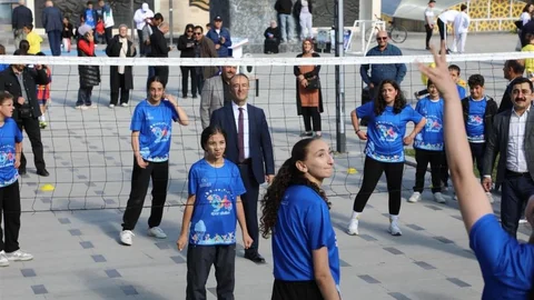 Demirözü’nde Voleybol Şenliği Başladı