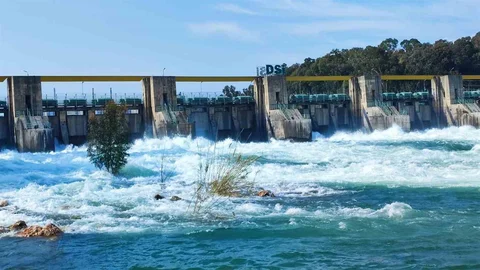 Seyhan Barajı'nda Kapaklar Açıldı