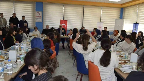 Diyarbakır'da Gençlerle Buluşma Programı