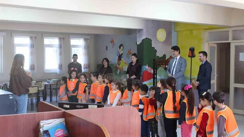 Köyceğiz'de Minik Kalpler Kütüphaneye Gitti