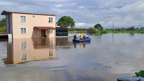 Yükselen Sular Aydın'da Mahsur Bıraktı