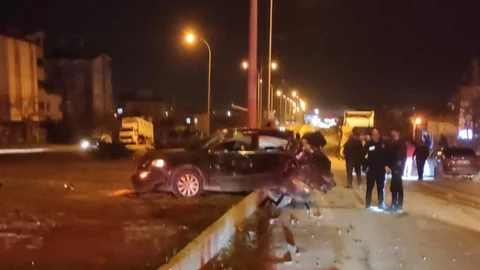 Karapınar'da Tır ve Otomobil Çarpıştı