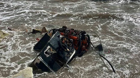 Alanya'da Balıkçı Teknesi Alabora Oldu