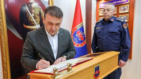 Bilecik Valisi Jandarma Komutanlığı'nda Bilgi Aldı