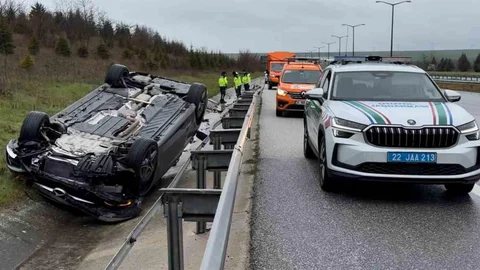 Edirne'de Takla Atan Araçtan Kurtuldular