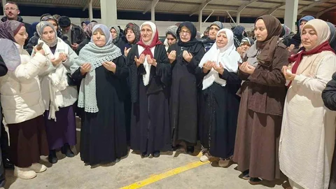 Kütahya'dan 29 Umreci Kutsal Topraklara Uğurlandı