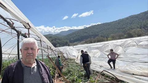 Kumluca'da Hortum Seraları Vurdu