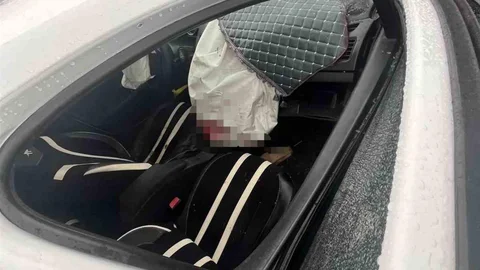 Şanlıurfa'da İki Otomobil Kafa Kafaya Çarpıştı