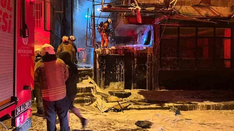 Bahçelievler'de Depoda Yangın Çıktı