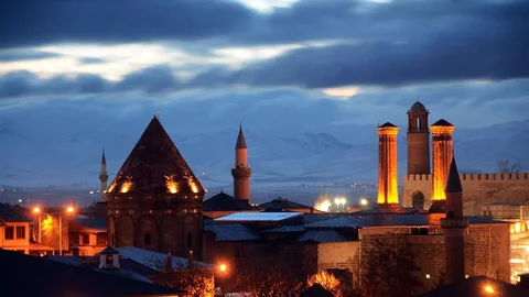 Karapapaklar'dan Erzurum Üzerinden Cepheye 650 Deve