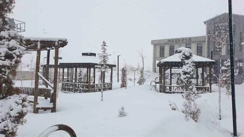 Başkale'de Kar Yağışı Etkili Oldu