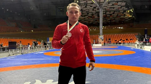 Aydın'da Güreşçiden Gümüş Madalya