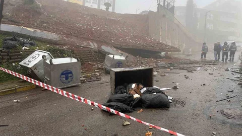 Maltepe'de Okulun Duvarı Çöktü