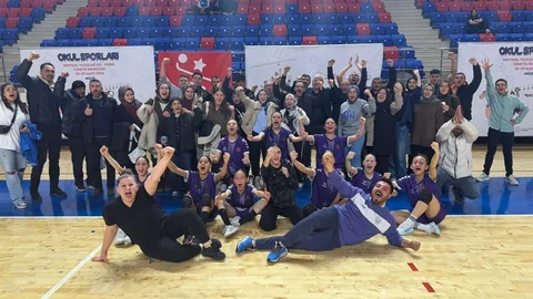 Işıklar Şeker Ortaokulu Hentbol Şampiyonu Oldu