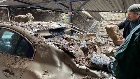 Bursa'da İstinat Duvarı Çöktü